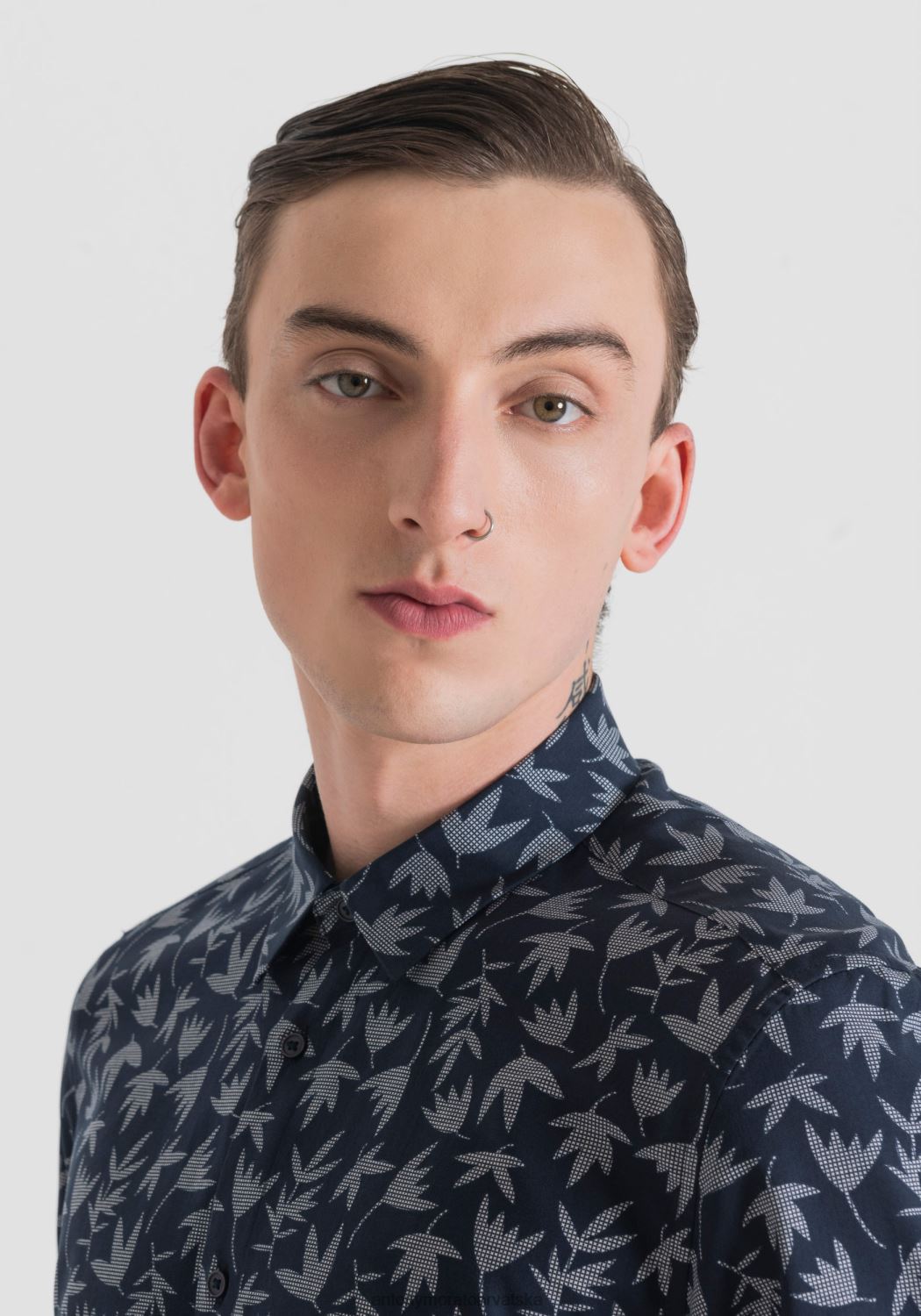 odjeća Antony Morato barcelona košulja uobičajenog kroja od mješavine pamuka s printom plava tinta muškarci L2H4F111