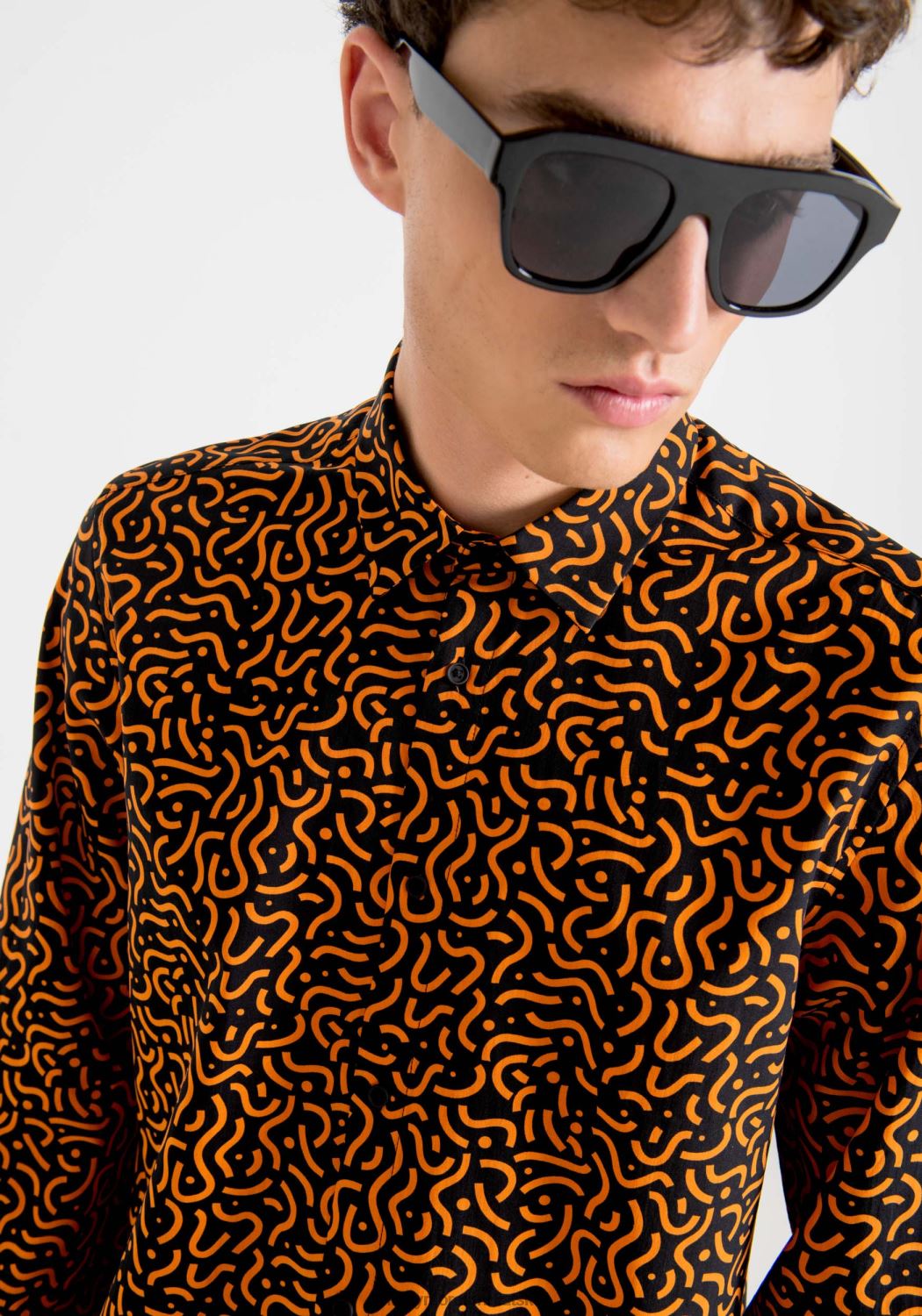 odjeća Antony Morato barcelona obična košulja ravnog kroja od tiskane tkanine od mješavine pamuka crno muškarci L2H4F128