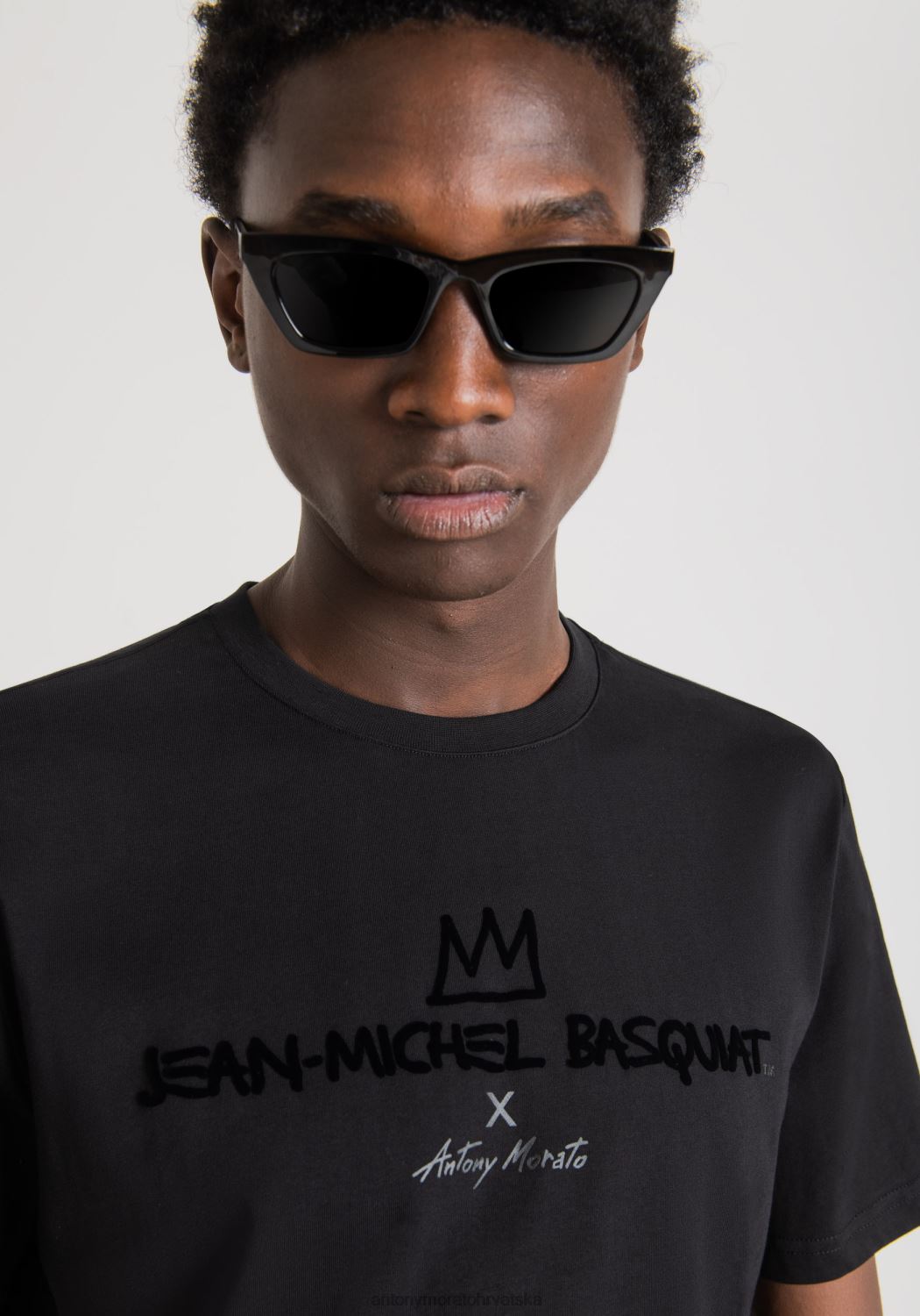 odjeća Antony Morato majica običnog kroja od 100% pamuka s basquiat printom crno muškarci L2H4F214