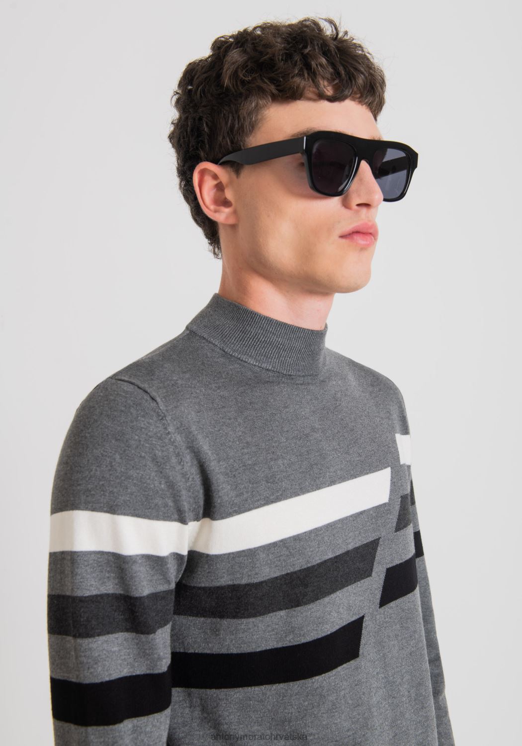 odjeća Antony Morato uski kroj lažnog polo ovratnika od rastezljive obrijane viskozne pređe s kontrastnim žakard prugama srednje mel.siva muškarci L2H4F76